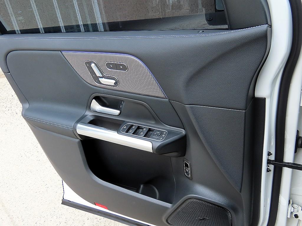 Mercedes Benz EQA - Vista 11