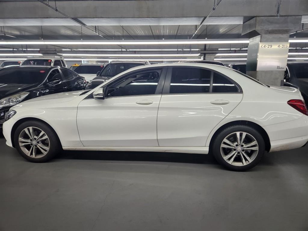 Mercedes Benz C Class - Vista 3