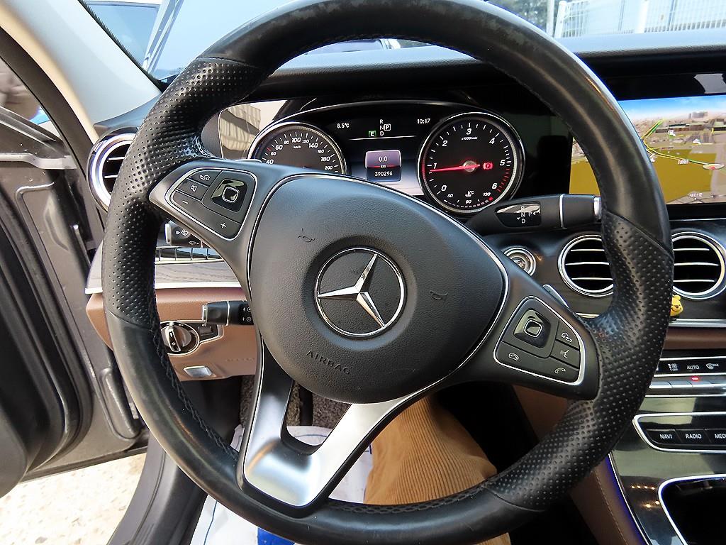 Mercedes Benz E class - Vista 8