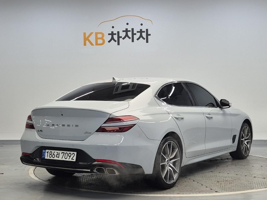 Genesis G70 - Vista 3