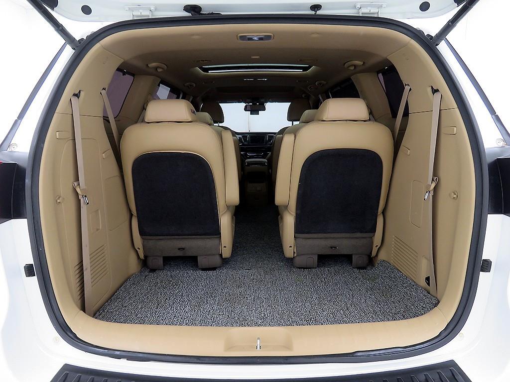 KIA Carnival - Vista 5