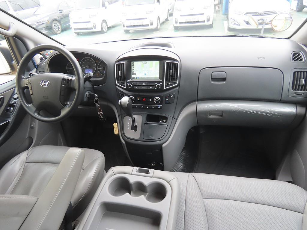 HYUNDAI Starex - Vista 5