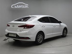 HYUNDAI Avante - Vista 8