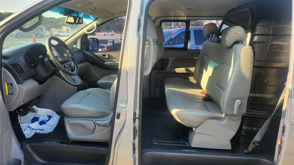 HYUNDAI Starex - Vista 5