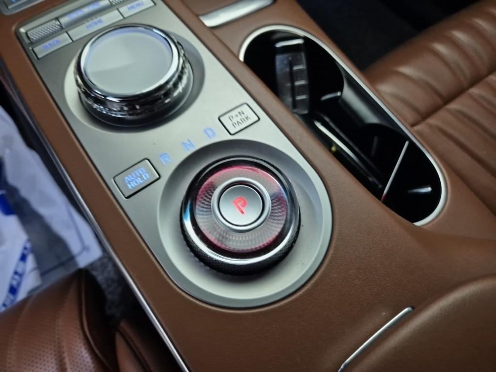 Genesis GV70 - Vista 8