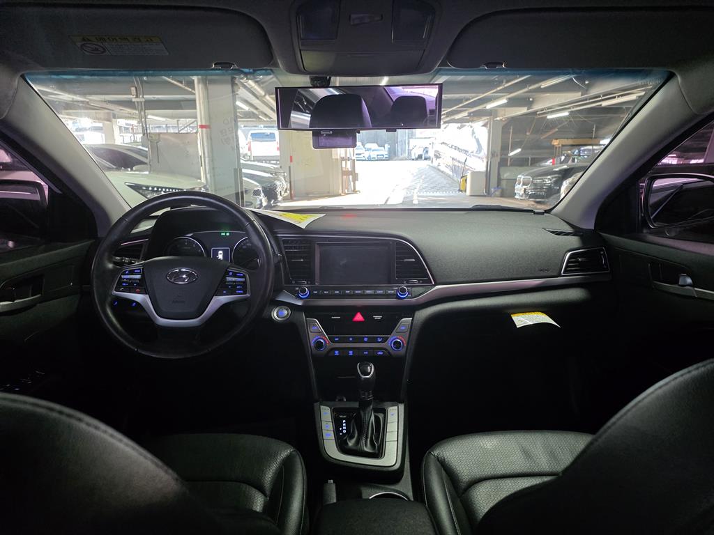 HYUNDAI Avante - Vista 6