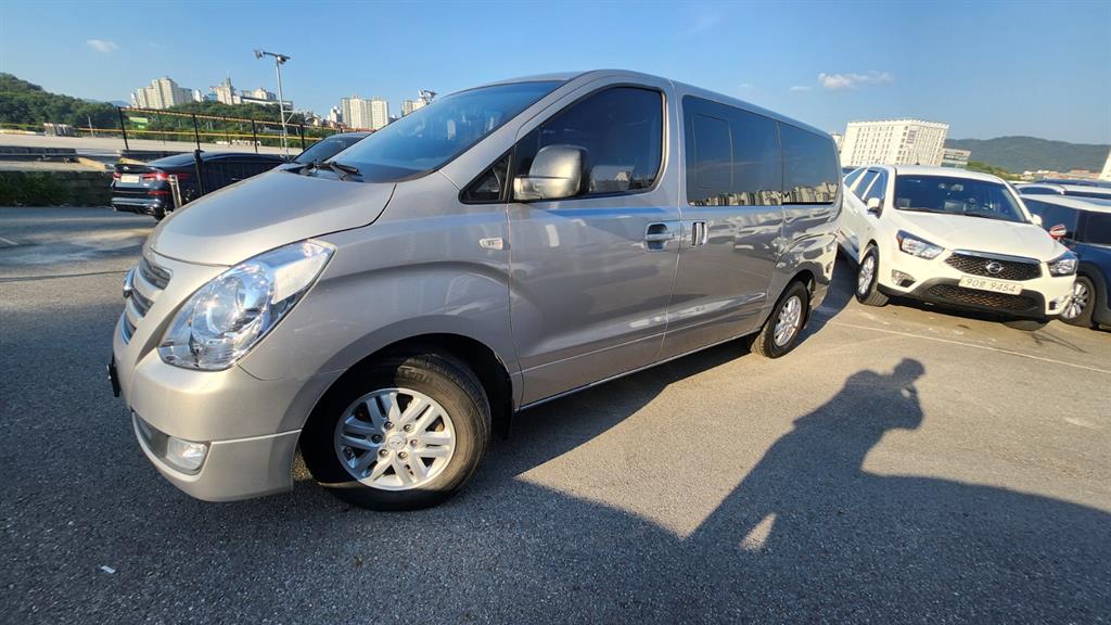 HYUNDAI Starex 2016 Plateado - Importación desde Corea - HF Imports Iquique - Foto 1