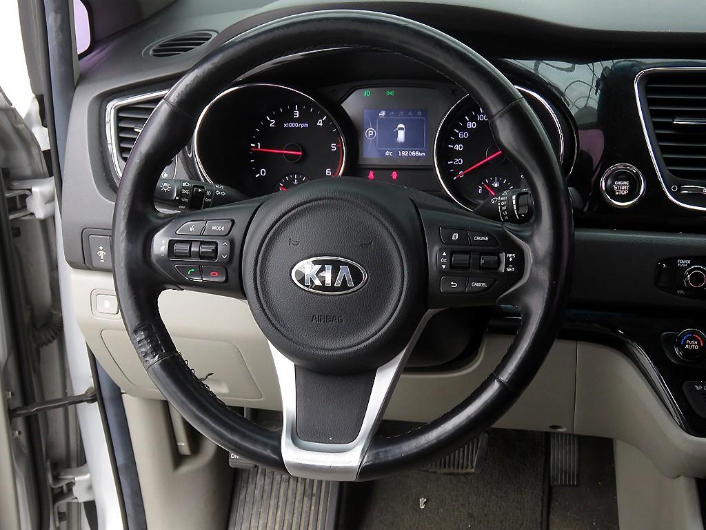 KIA Carnival - Vista 10