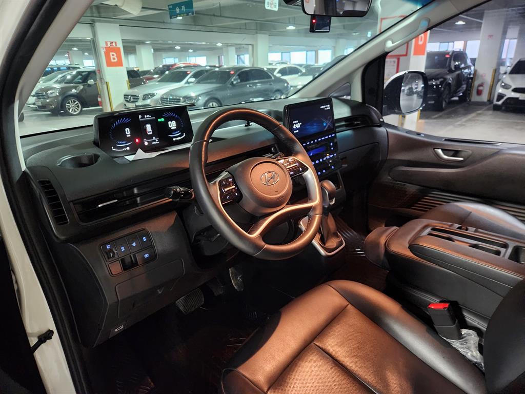 HYUNDAI Staria - Vista 11