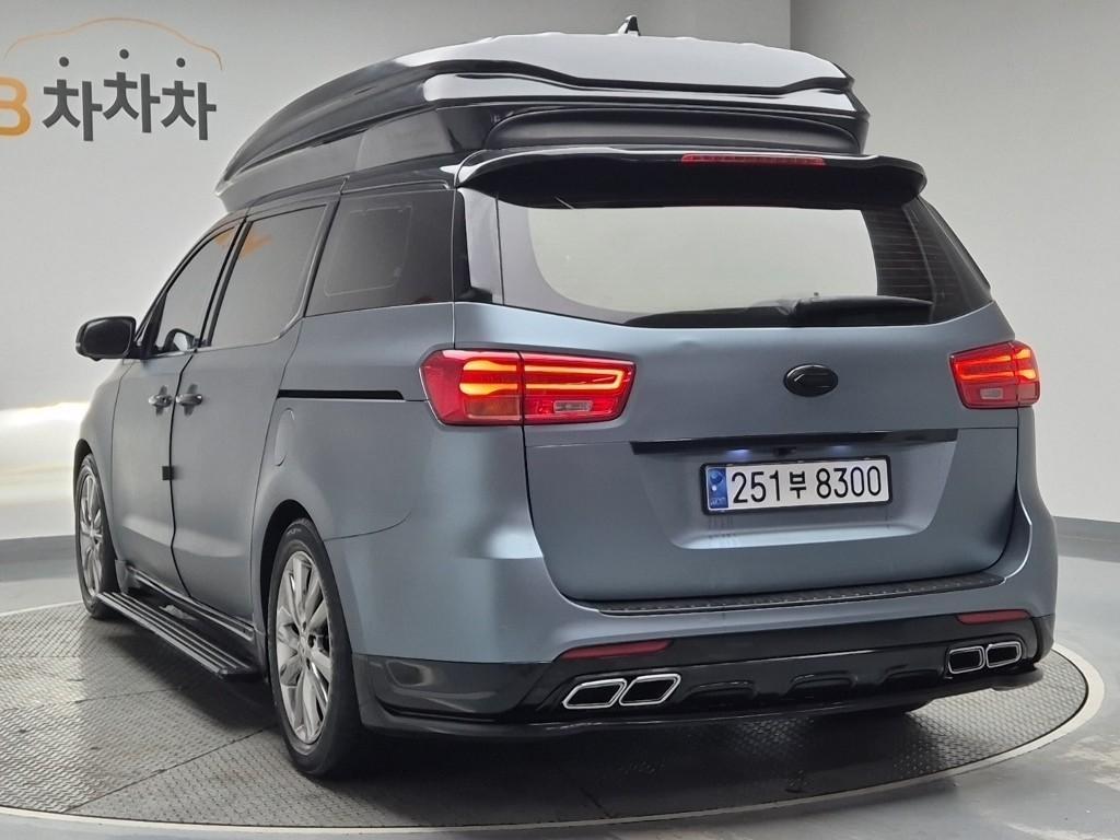 KIA Carnival - Vista 2