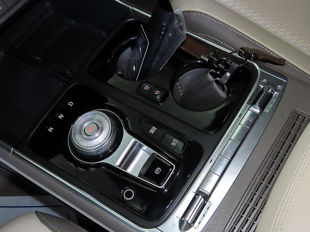 KIA Carnival - Vista 12