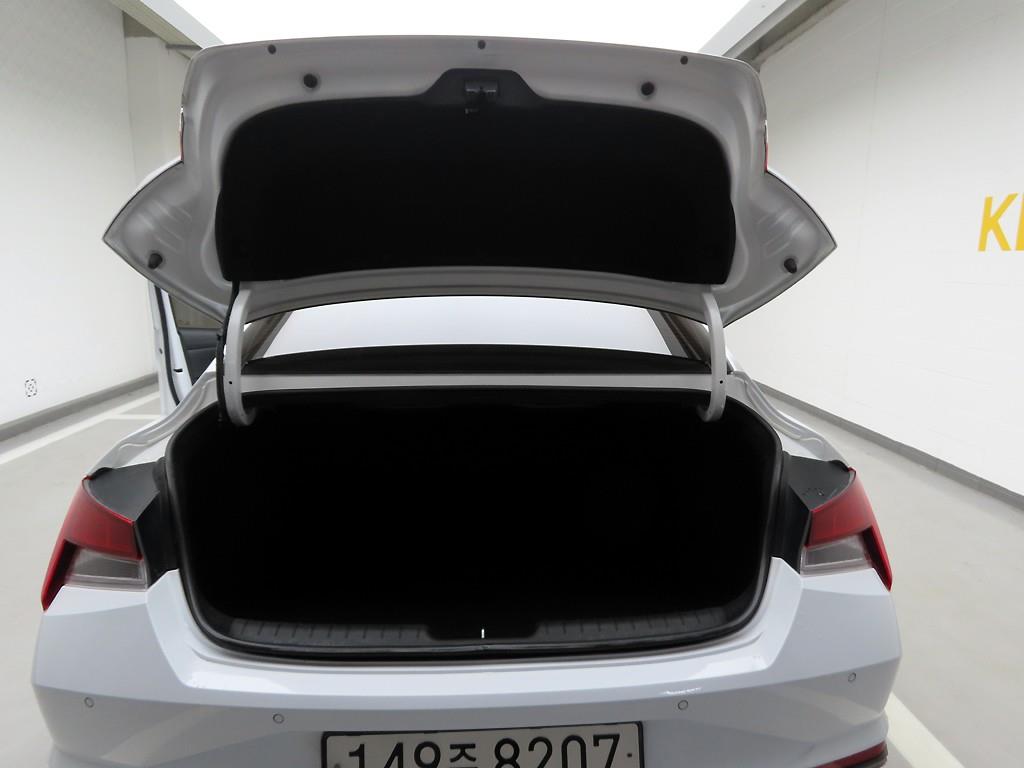 HYUNDAI Avante - Vista 5