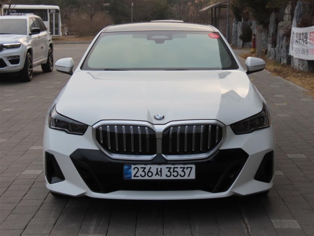 BMW 5 Series 2025 Blanco - Importación desde Corea - HF Imports Iquique - Foto 1