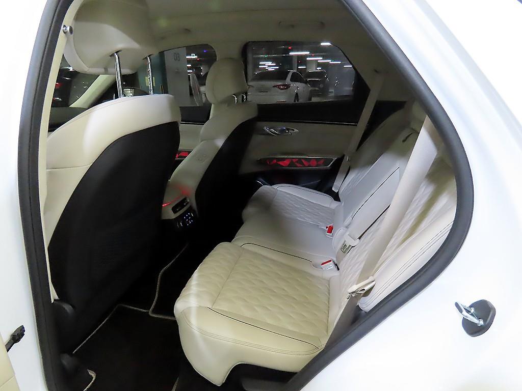 Genesis GV70 - Vista 7