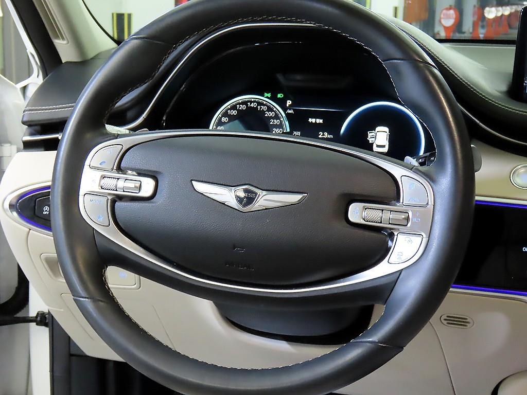 Genesis GV70 - Vista 8