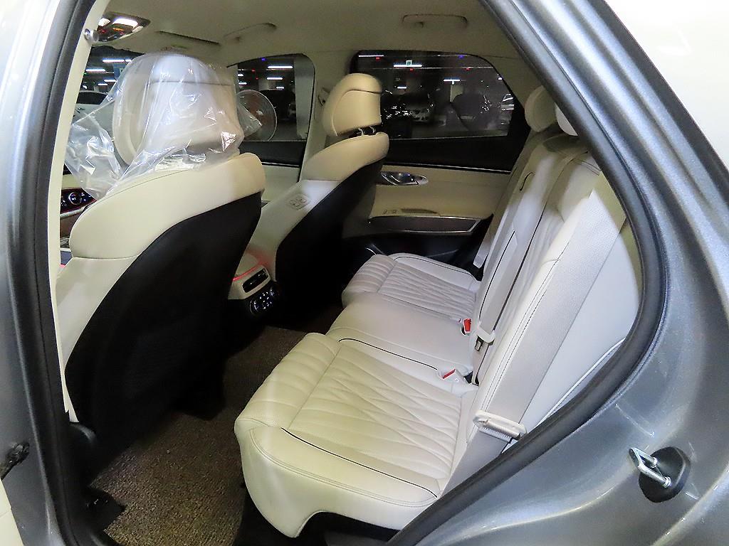 Genesis GV70 - Vista 7