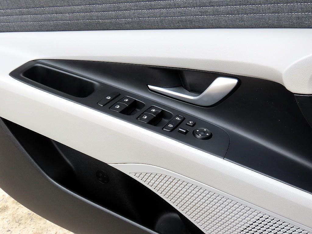 HYUNDAI Avante - Vista 11