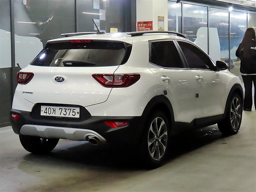 KIA Stonic - Vista 4