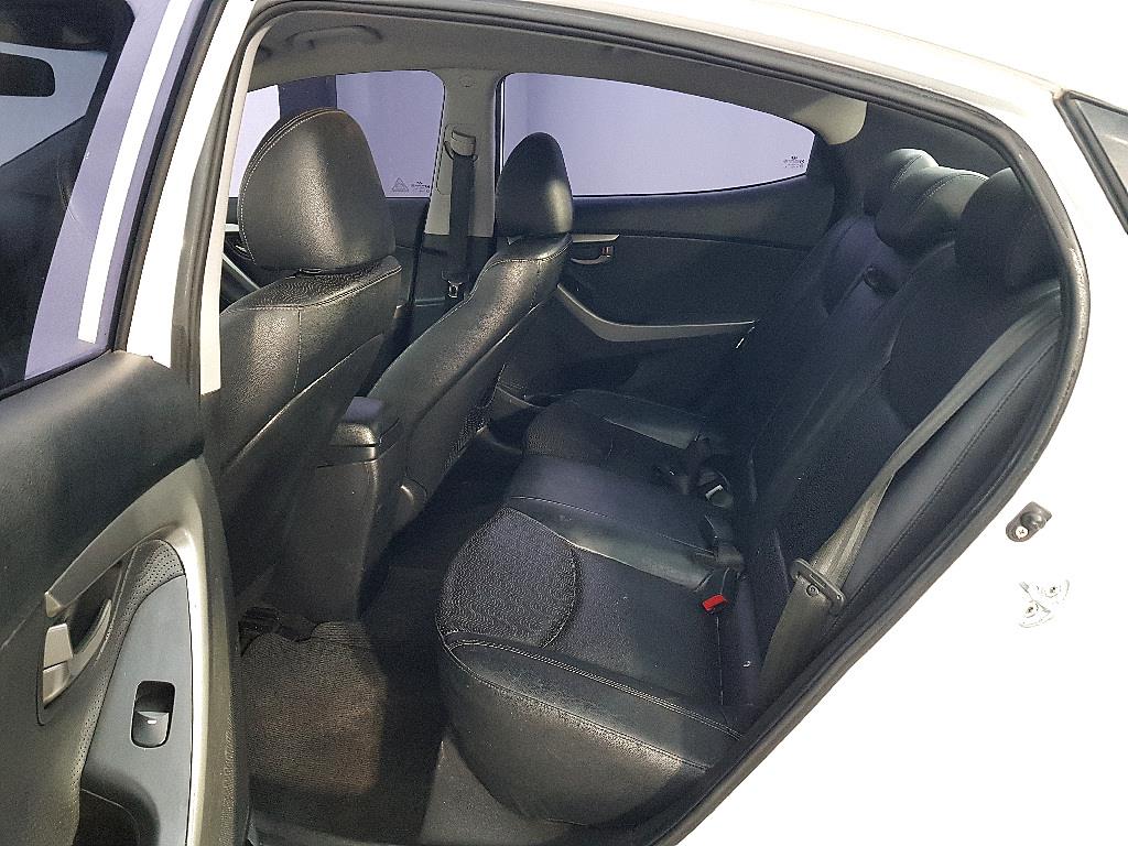 HYUNDAI Avante - Vista 8