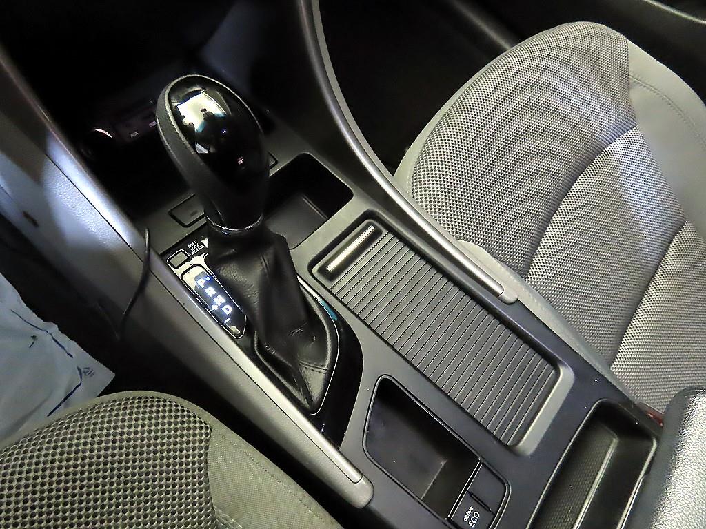 HYUNDAI Sonata - Vista 12