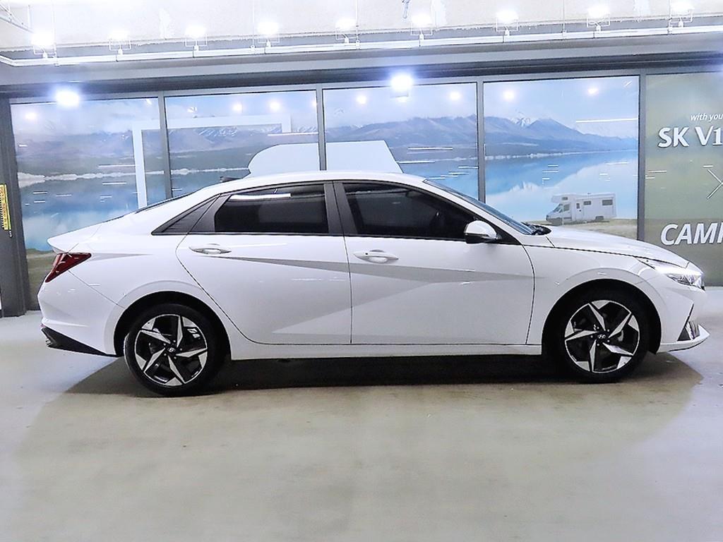 HYUNDAI Avante - Vista 3