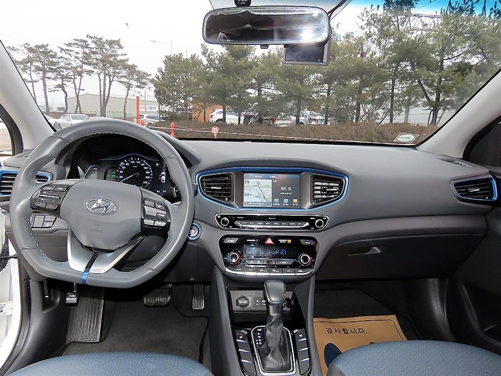 HYUNDAI Ioniq - Vista 7