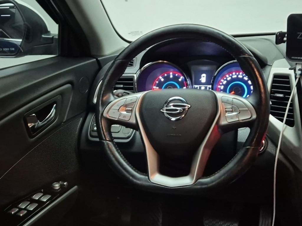 Ssangyong Tivoli - Vista 9