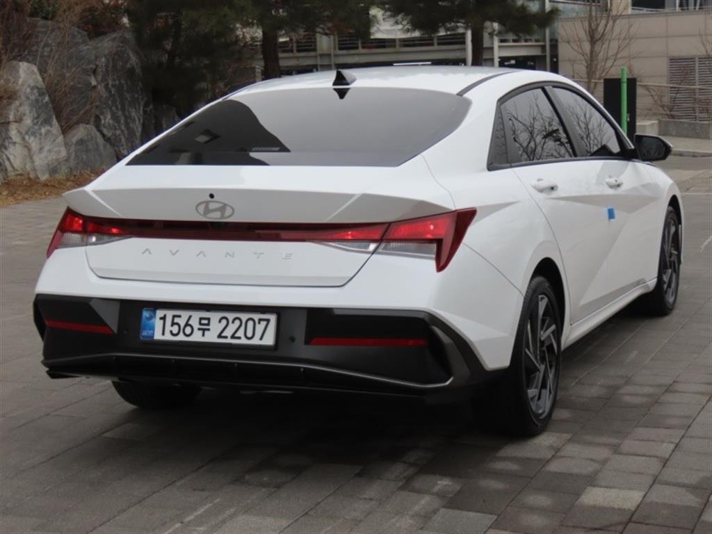 HYUNDAI Avante - Vista 5