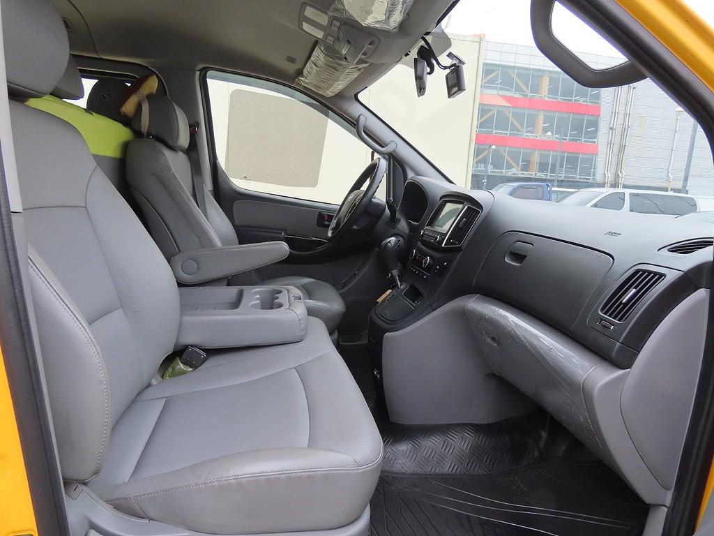 HYUNDAI Starex - Vista 6