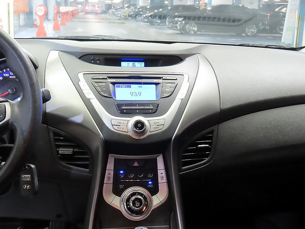 HYUNDAI Avante - Vista 10