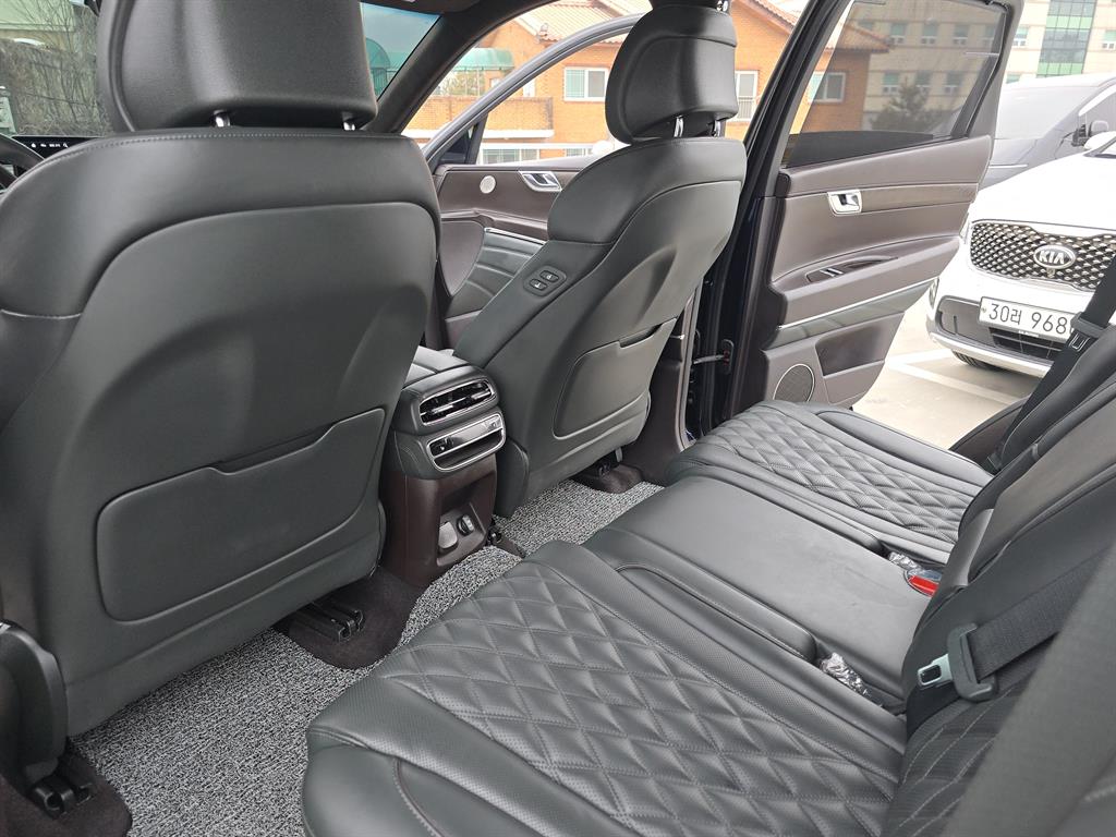 Genesis GV80 - Vista 8