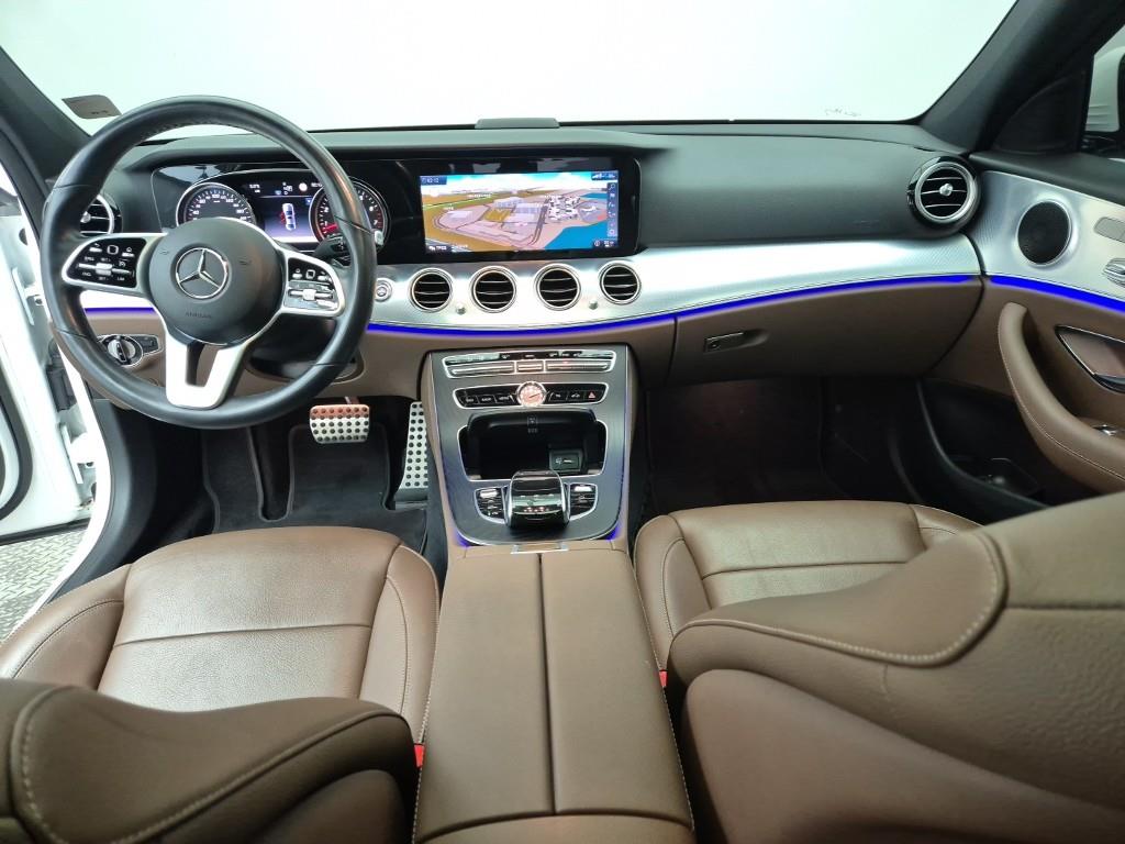 Mercedes Benz E class - Vista 5