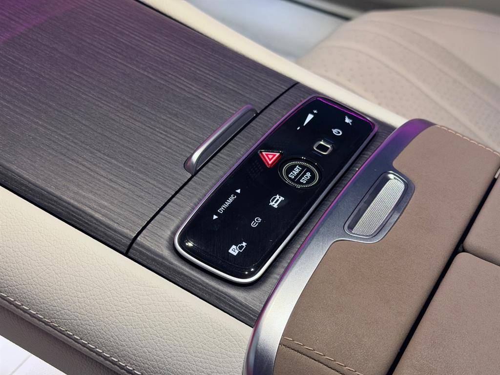 Mercedes Benz EQS - Vista 12