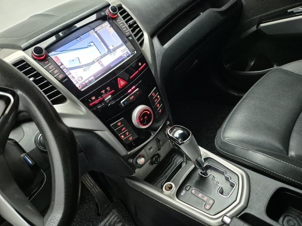 Ssangyong Tivoli - Vista 9