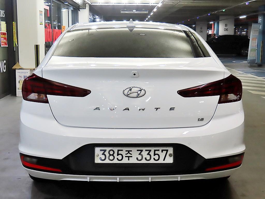 HYUNDAI Avante - Vista 5