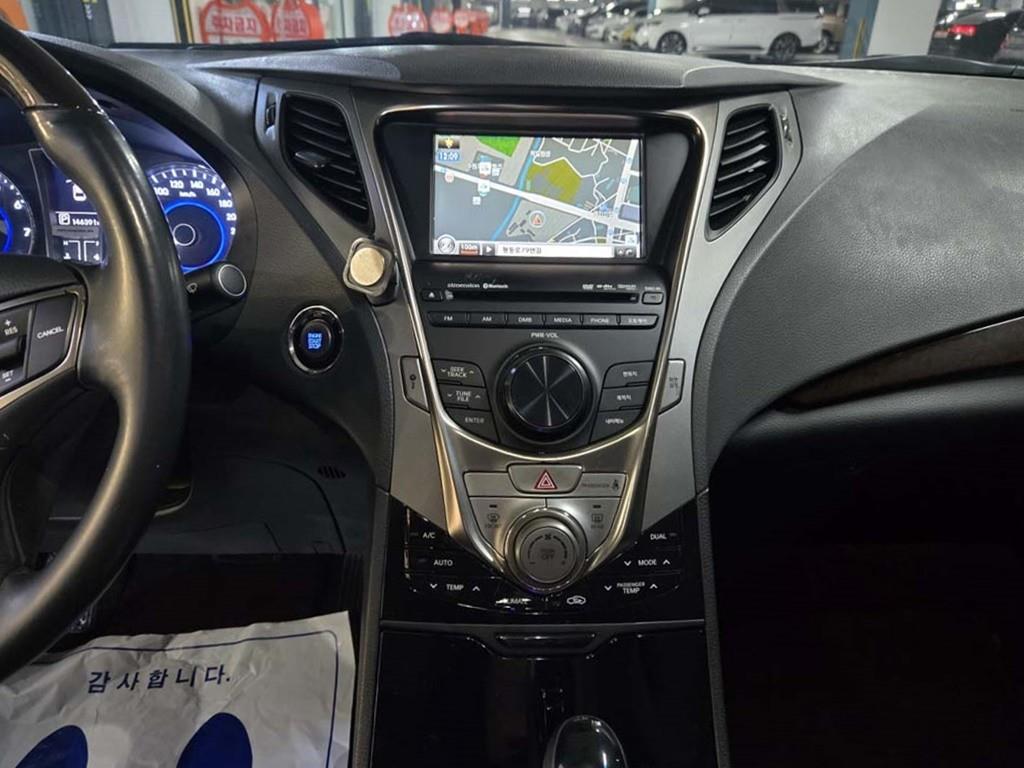 HYUNDAI Grandeur - Vista 11