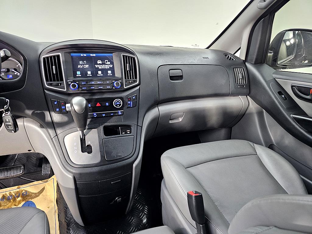 HYUNDAI Starex - Vista 10