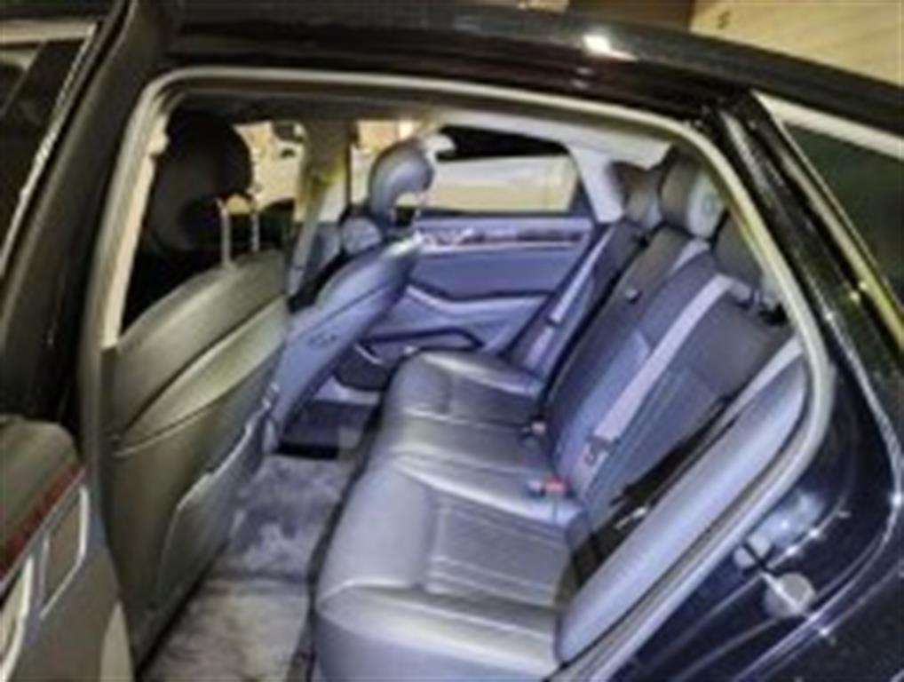 HYUNDAI Genesis - Vista 7