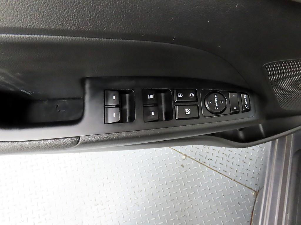 HYUNDAI Avante - Vista 11