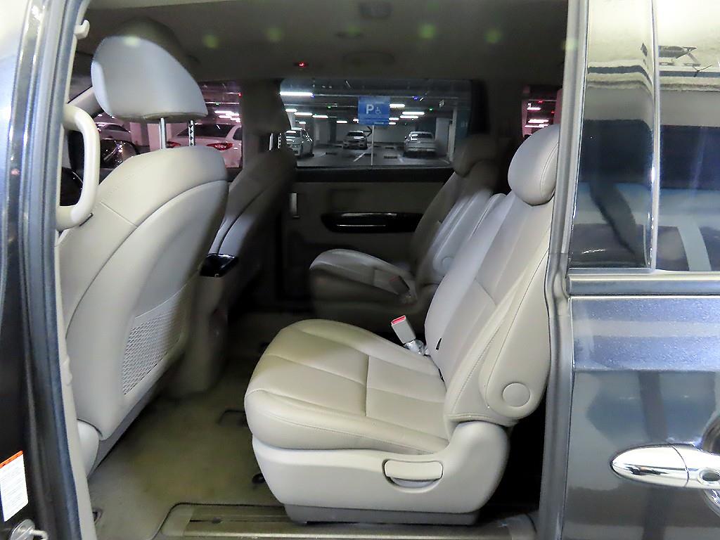 KIA Carnival - Vista 7