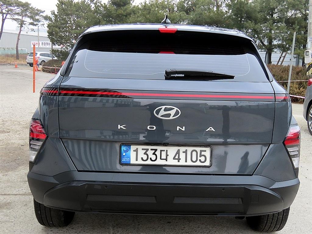 HYUNDAI Kona - Vista 4