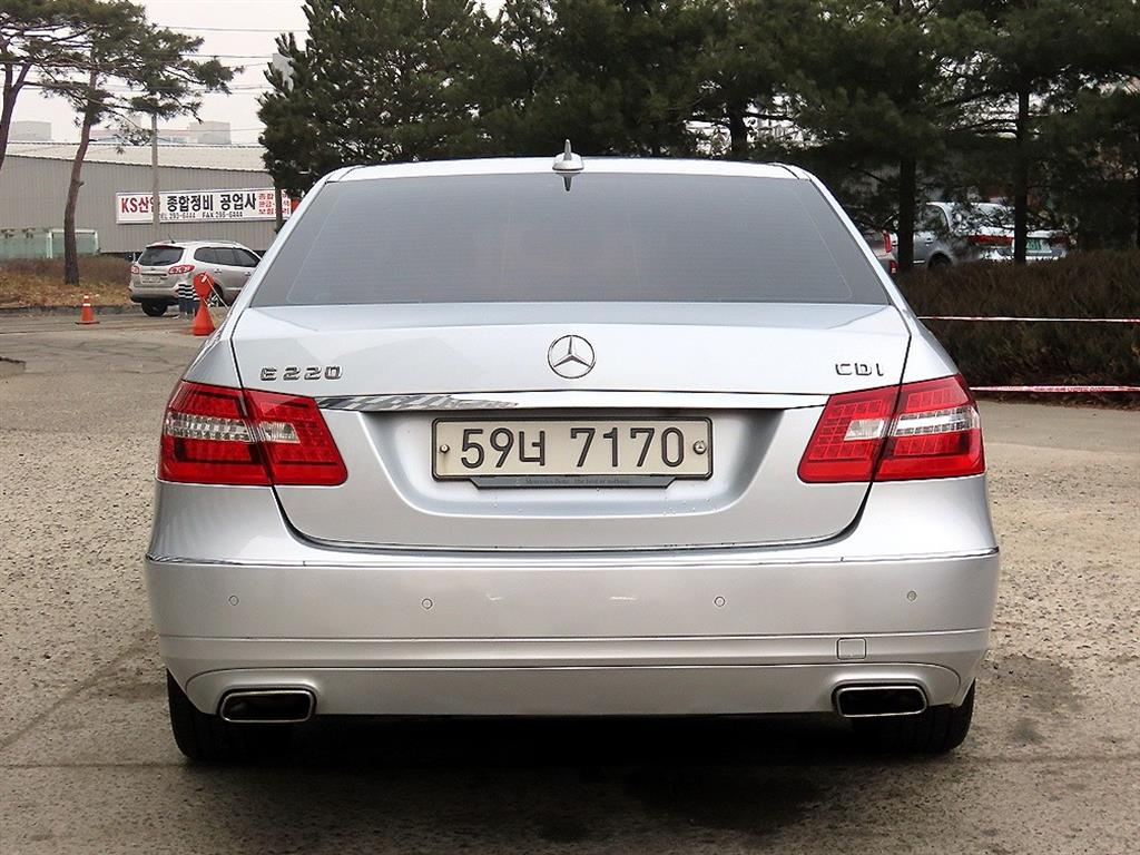 Mercedes Benz E class - Vista 4