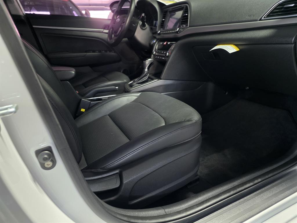 HYUNDAI Avante - Vista 10