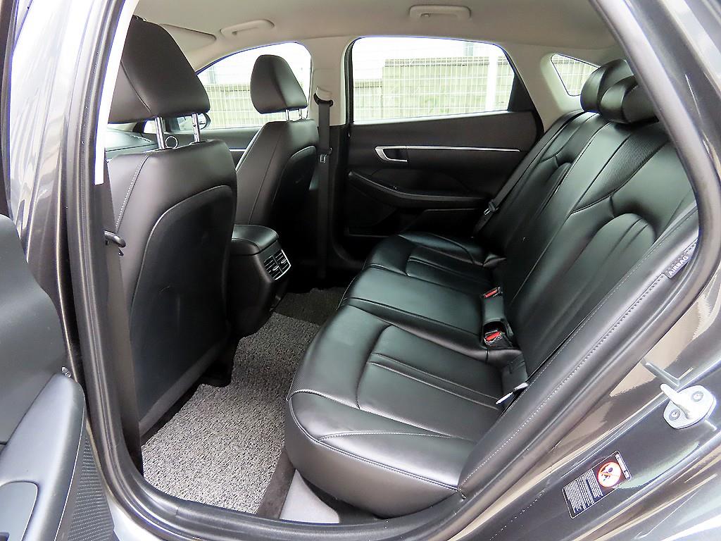 HYUNDAI Sonata - Vista 6