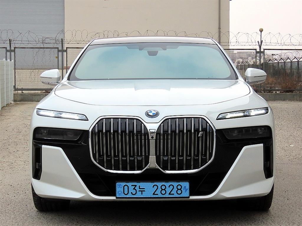 BMW i7 2023 Blanco - Importación desde Corea - HF Imports Iquique - Foto 1