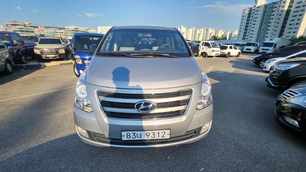 HYUNDAI Starex - Vista 2