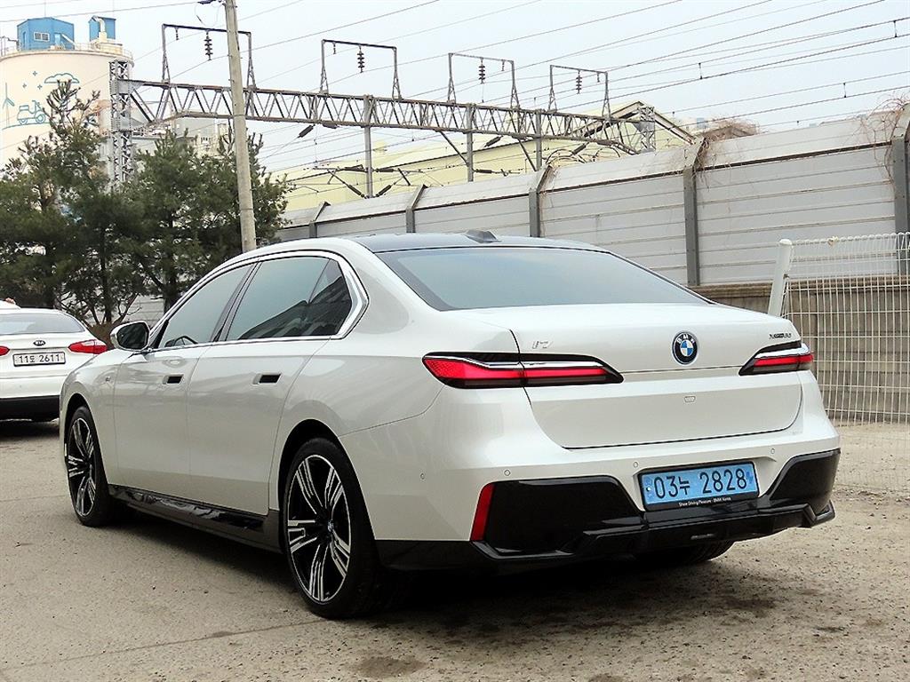 BMW i7 - Vista 3