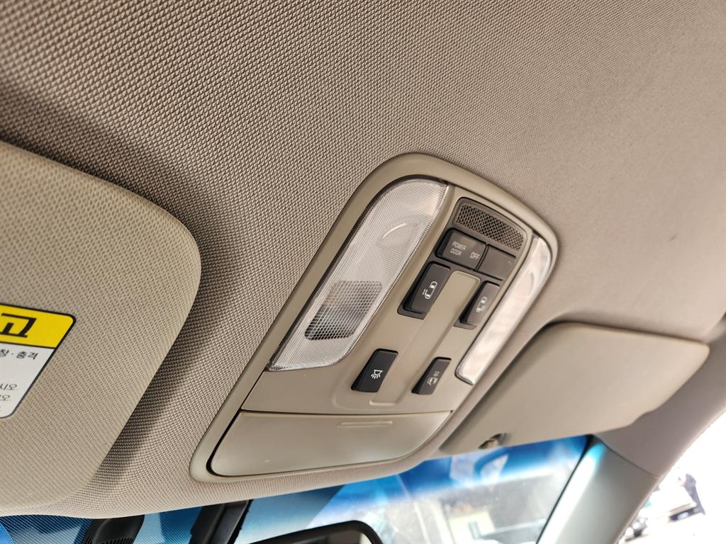 KIA Carnival - Vista 12