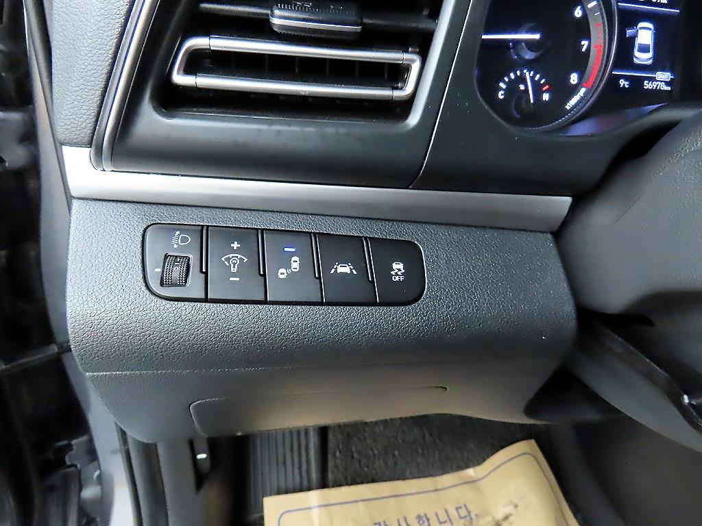 HYUNDAI Avante - Vista 12