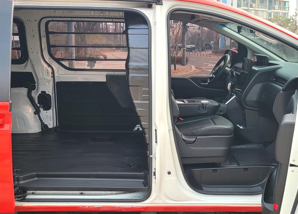 HYUNDAI Staria - Vista 4